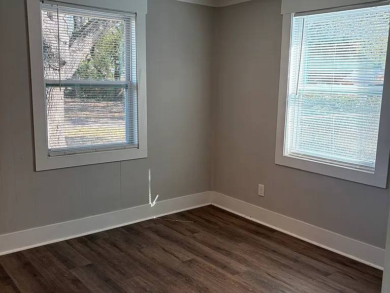 2528 Cleburne St — Photo 8