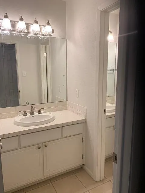 2 bed, 1075 sqft, $1,399 — Photo 3