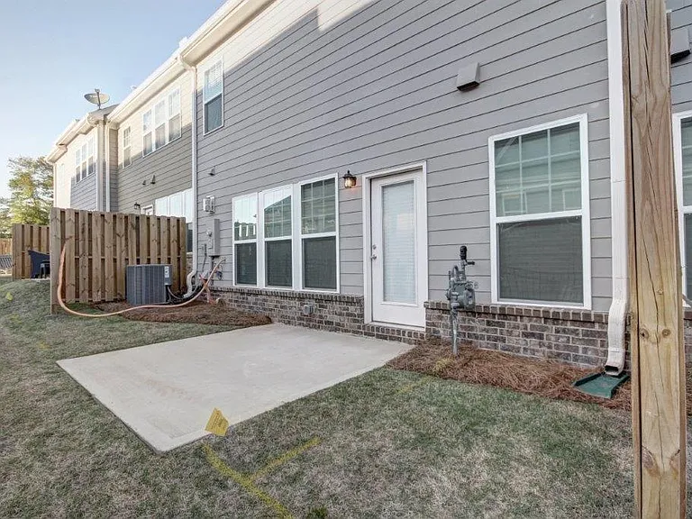 521 Coral St — Photo 13