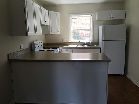 4th image of 2526 Duke Dr