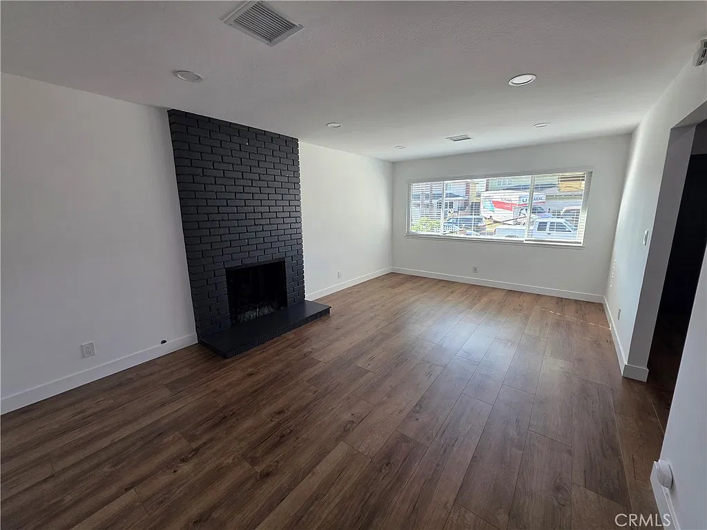 4 bed, 2471 sqft, $6,000 — Photo 3