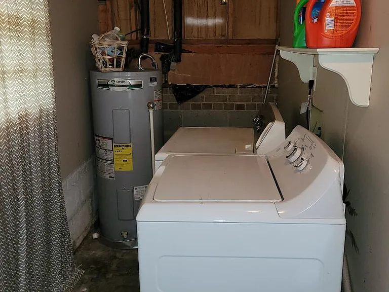 304 Holtz Ln — Photo 26
