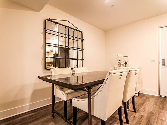 3rd image of 5026 Rosewood Ave #403