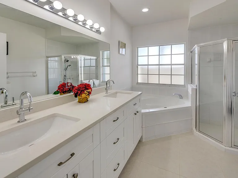 1935 Primrose Ln — Photo 22