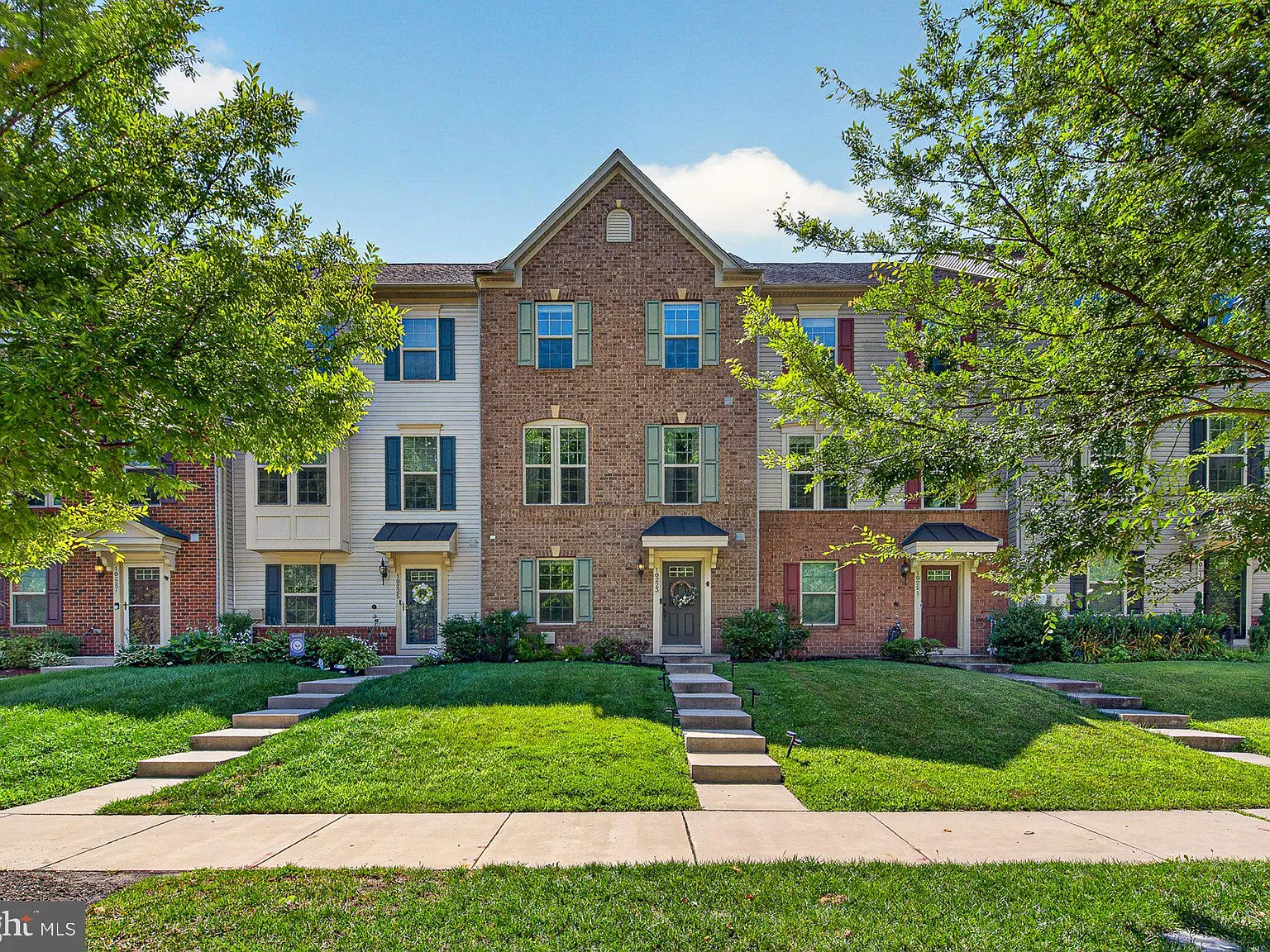 3 bed, 4.0 bath, 1760 sqft, $3,100 — Photo 1