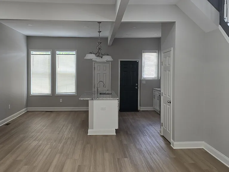 2513 Reisterstown Rd — Photo 5