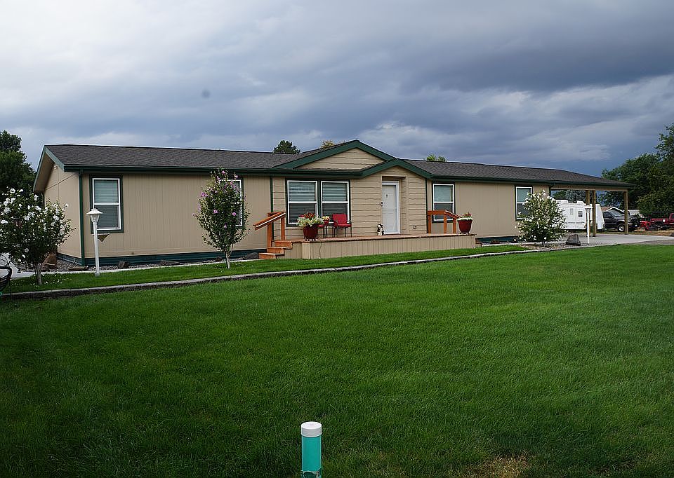 1st image of 924 SE Scenic View Dr