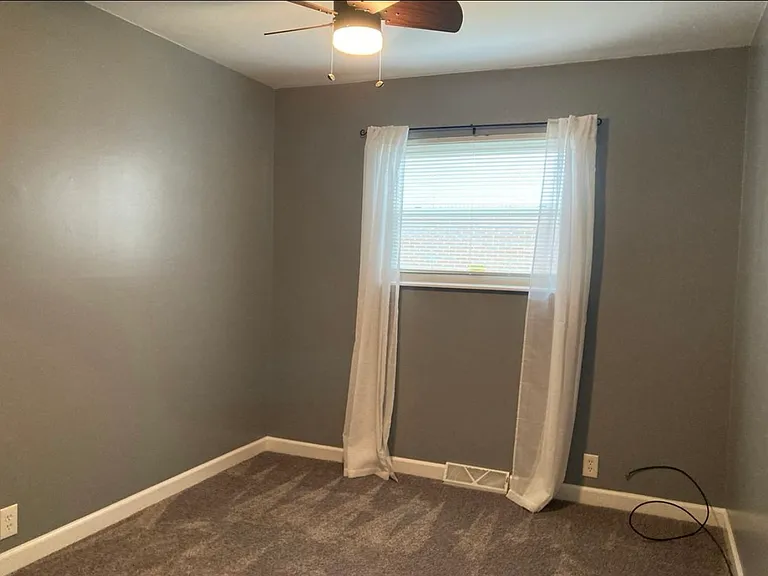 513 E Silver St — Photo 13