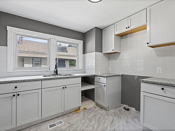 5th image of 3828 Chestnut Ave