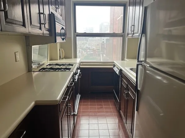 215 East 79th Street 12B image 6 of 7