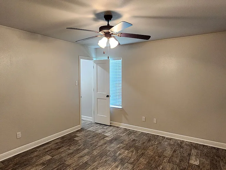 5600 Settlers Ct #B — Photo 18