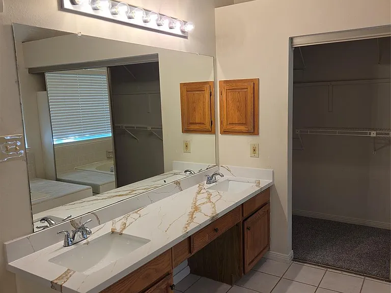 15114 Farndale Dr — Photo 11