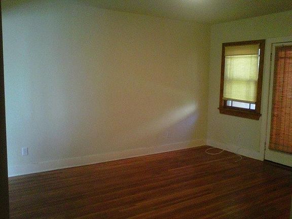 3rd image of 617 Crestmoore Pl APT B