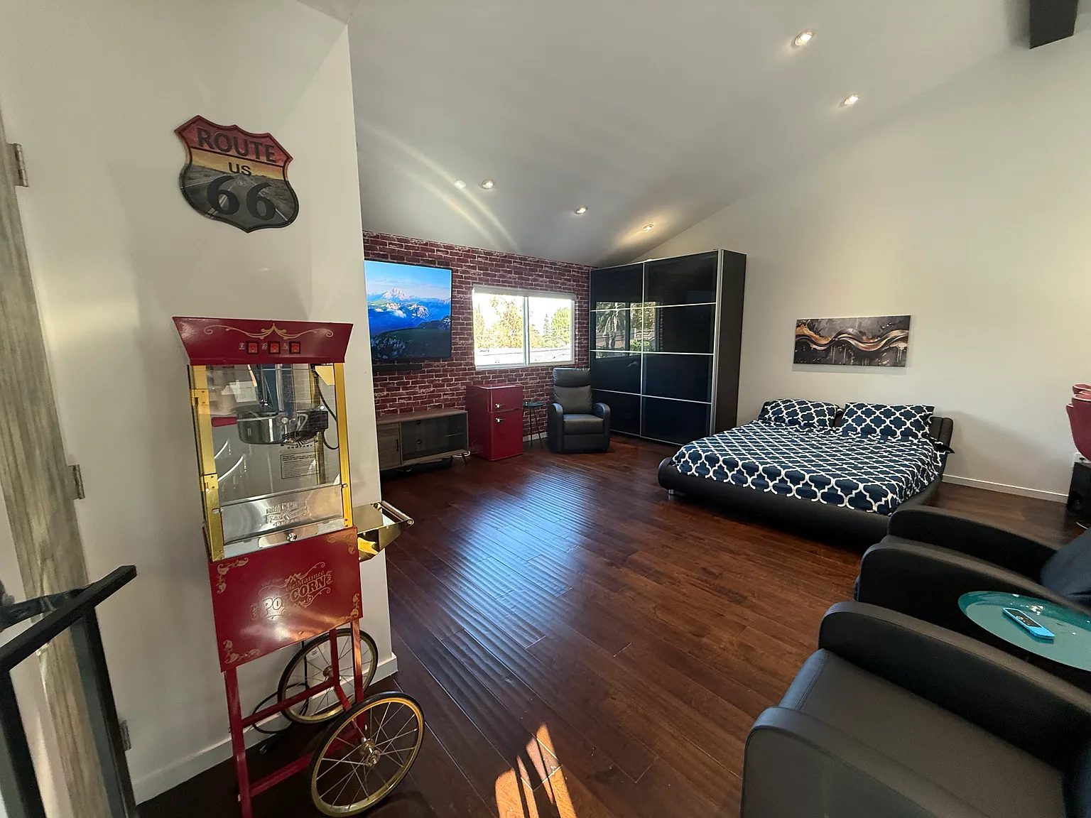 3 bed, 1200 sqft, $4,850 — Photo 2
