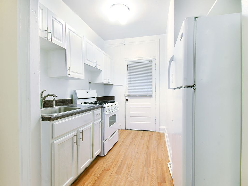 1st image of 1329.5 W Touhy Ave #1N