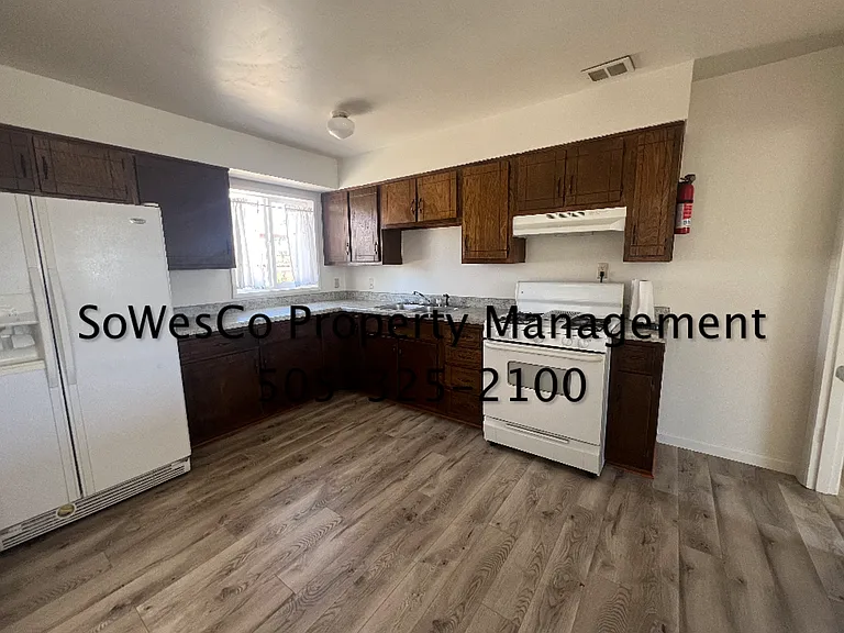 1032 Zuni Dr — Photo 5
