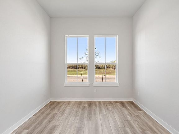 5th image of 127 Sacred Fig Rd