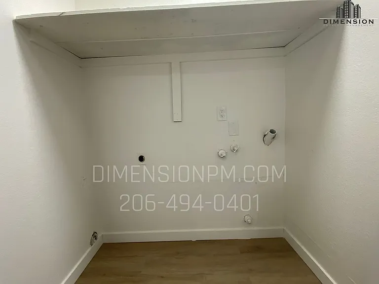 Refreshed 4-Plex in the Heart of Auburn — Photo 9