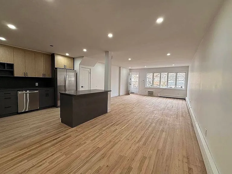 2744 E 11th St #1 — Photo 13