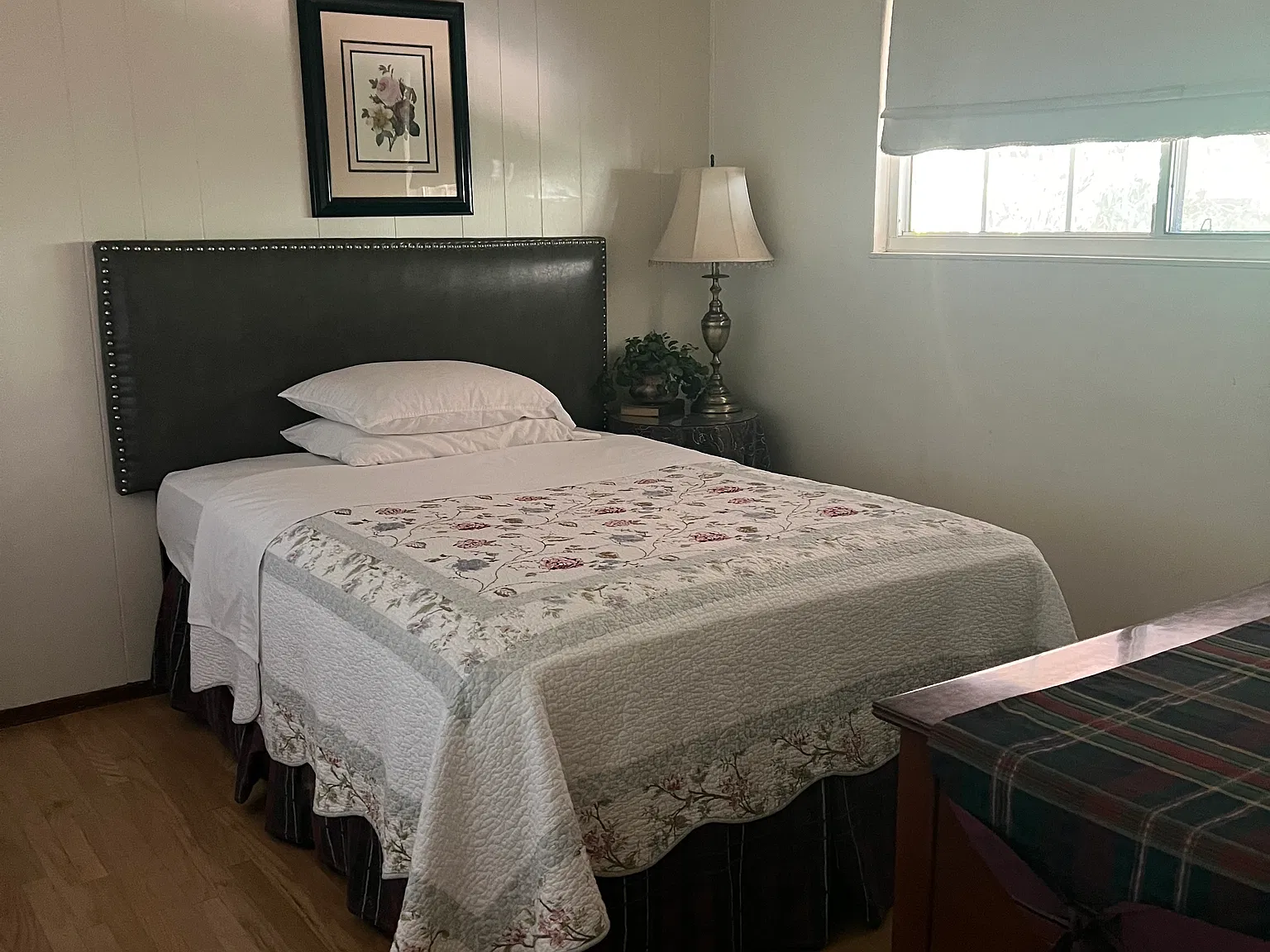 6 bed, 3000 sqft, $1,400 — Photo 2