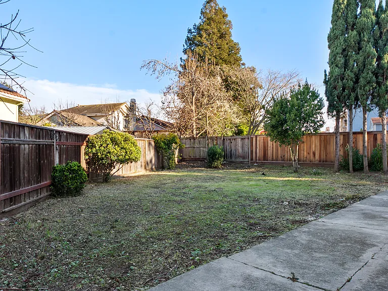 210 Hawkins St — Photo 25