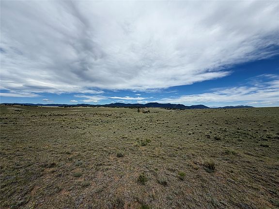 2nd image of 776 Commanche Trail