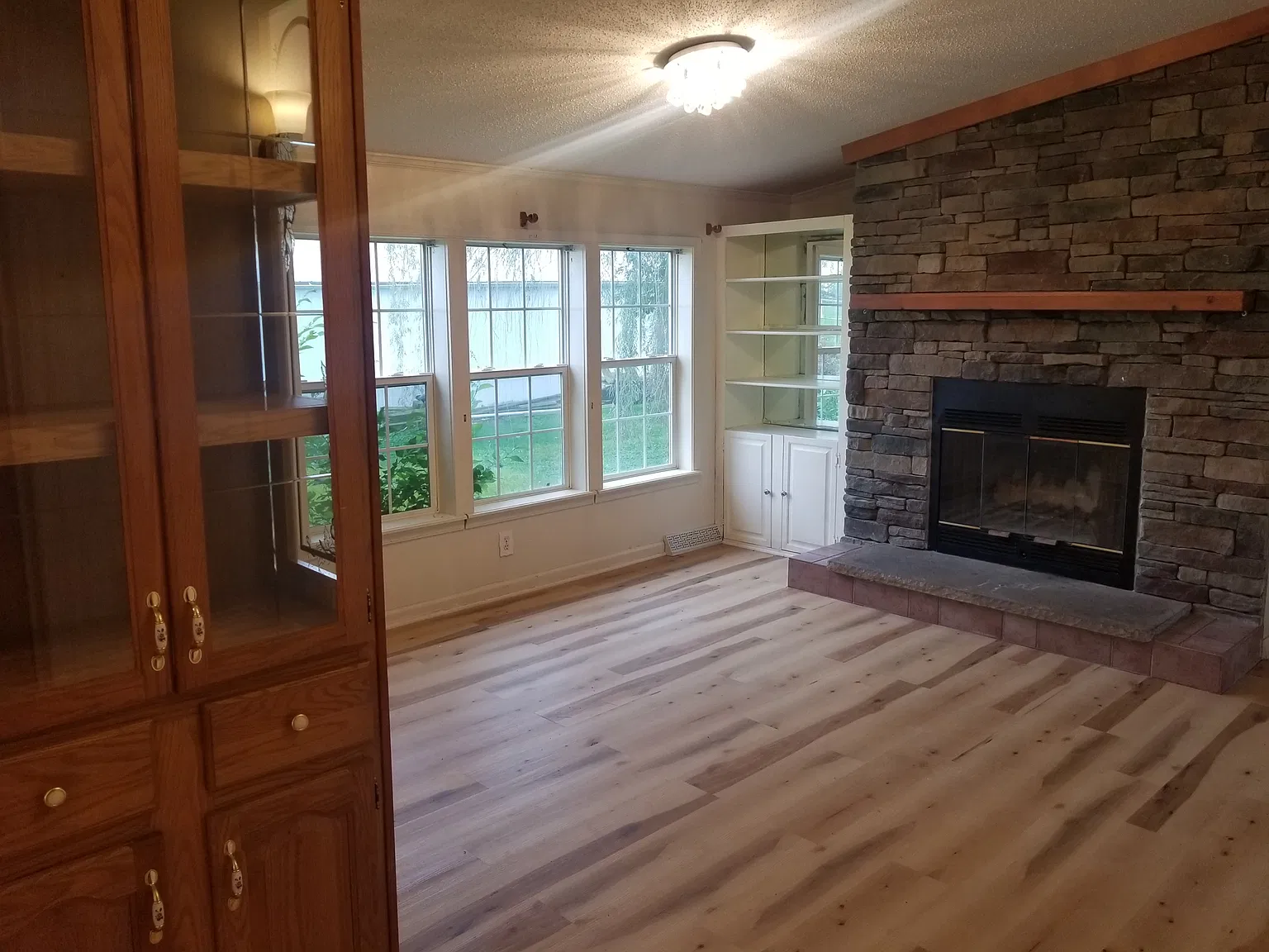 4 bed, 2016 sqft, $1,995 — Photo 4