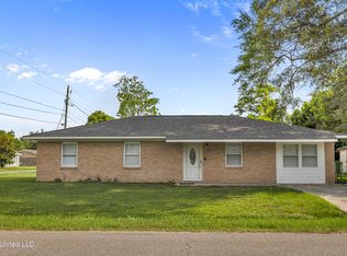 701 Sunset Dr, Bay Saint Louis, MS 39520