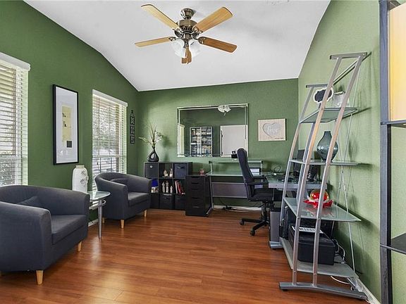 5th image of 919 Sweetgum Ln