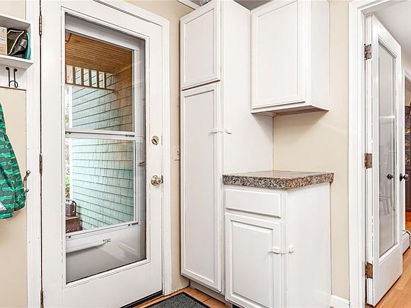 5th image of 19 Waterman St