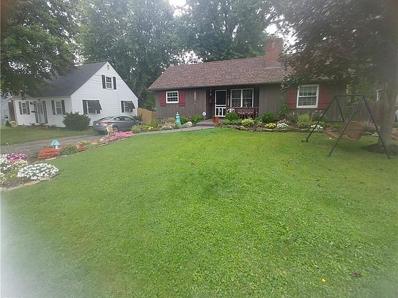 4th image of 1126 28th St NE