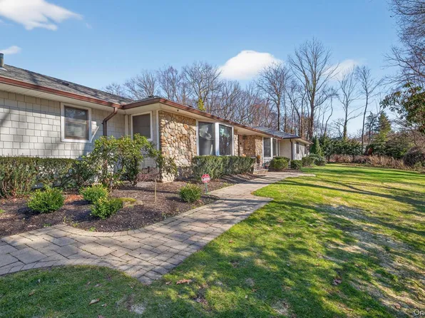 15 Tiber Road, Syosset, NY 11791