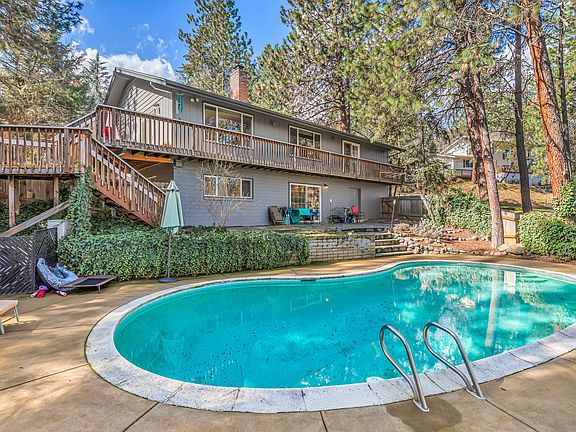 2nd image of 285 Coachman Dr