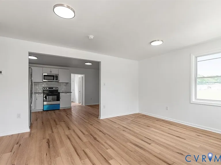 1806 Sussex St — Photo 9