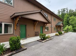 132 Village Dr APT 101, Gatlinburg, TN 37738