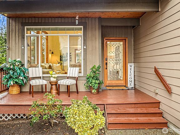 3rd image of 11527 52nd Avenue SE