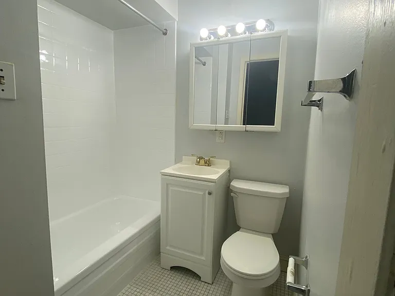 3605 Baring St #2R — Photo 2