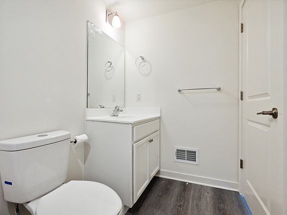 5th image of 2451 Frankford Ave #201
