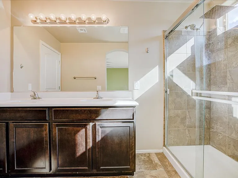 241 E Imperial Ct — Photo 24