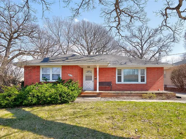 3623 Oakcrest Dr, Des Moines, IA 50310