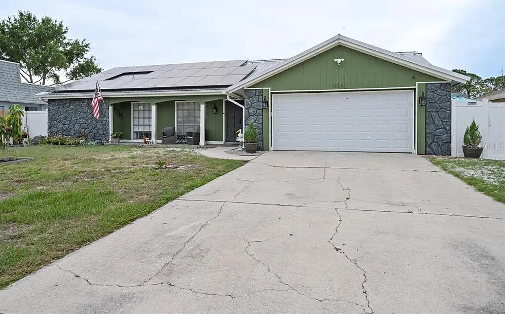 4 bed, 2.0 bath, 1519 sqft, $2,900 — Photo 1