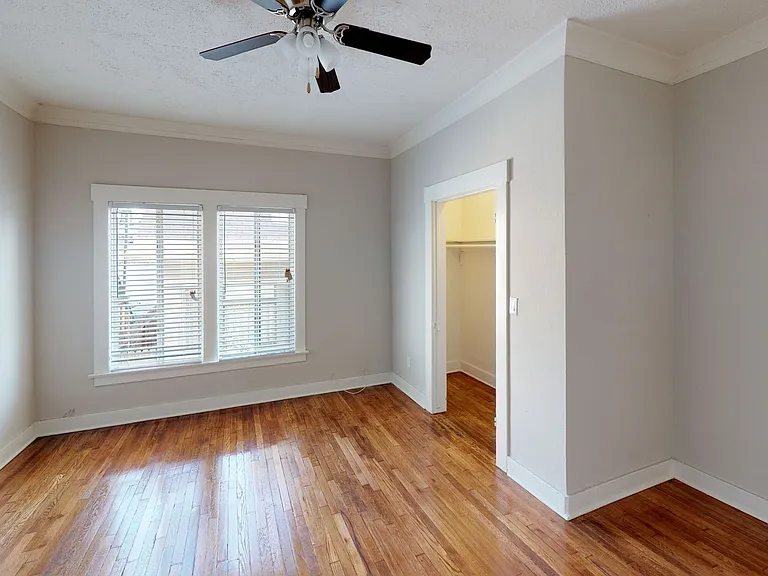 830 S Park View St — Photo 2