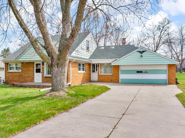 4218 South 84th STREET, Greenfield, WI 53228