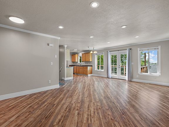 4th image of 305 N Appleview Dr E