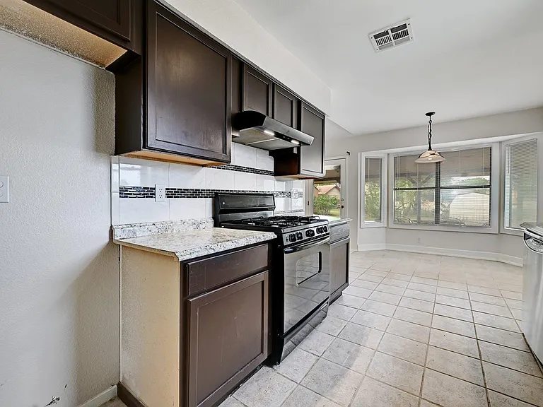 509 Greenway Dr — Photo 9