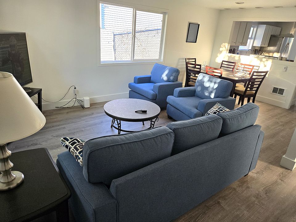 Living Room & Dining, table seats 6