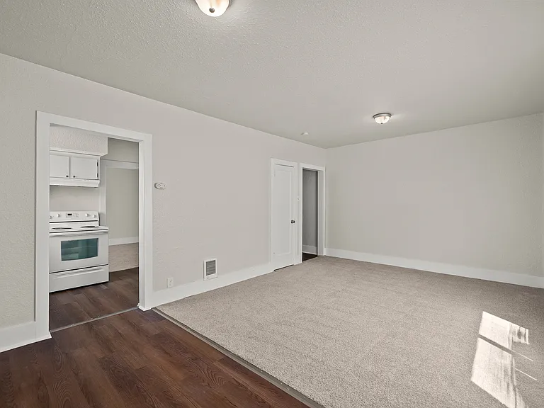 215 E 1st St #206 — Photo 4