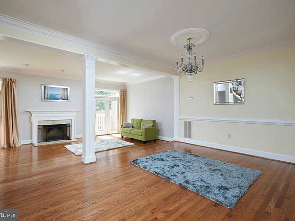 5th image of 9920 Foxborough Cir