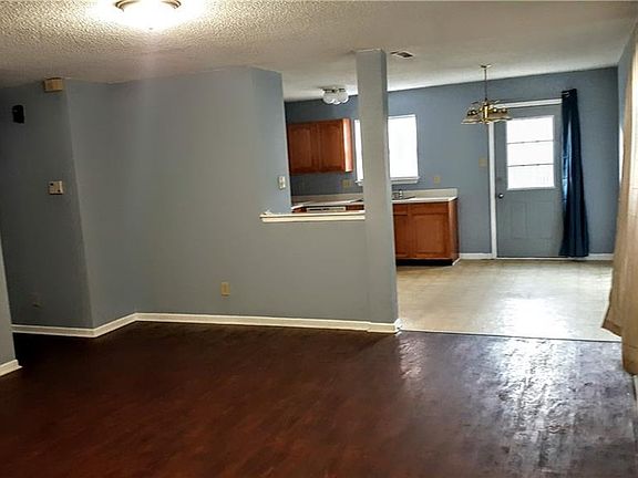 4th image of 1914 Dutch Elm Dr