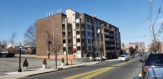 1st image of 515 Anderson Ave APT 5B